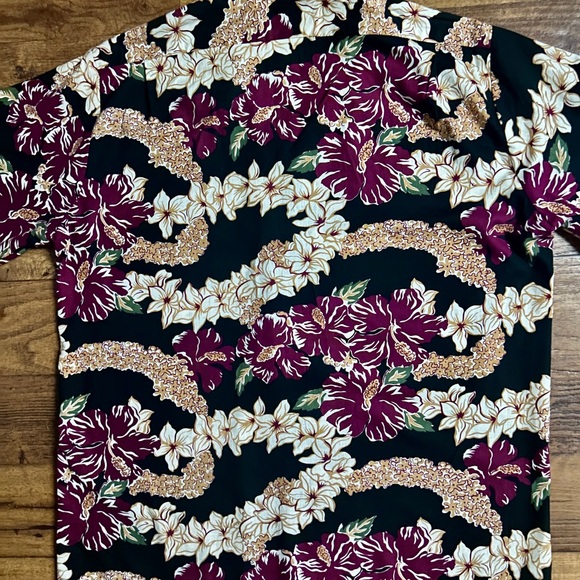 Hilo Hattie• Men’s • Large • Burgundy/Black/Beige • Floral • Hawaiian • Shirt - Picture 9 of 13